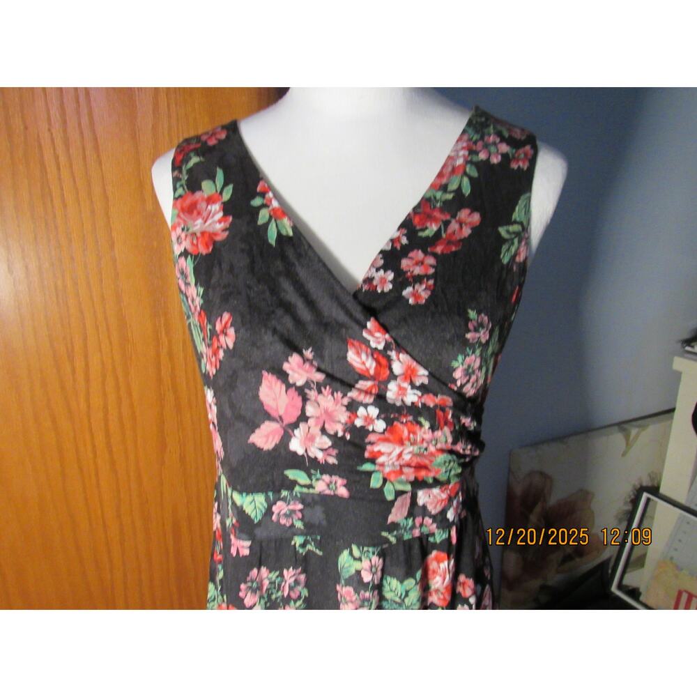 Black flower print sundress - size medium - Picture 2 of 4